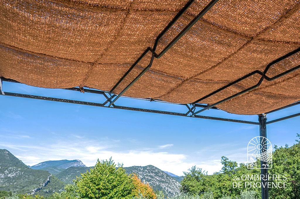 Toile pour pergola à traverses espacées paysage